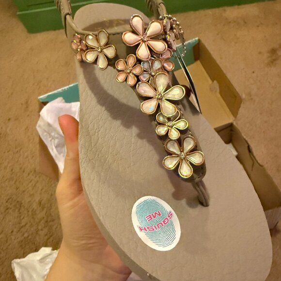 Skechers Cali Meditation - Glass Daisy Flower Sandals NWT - Picture 2 of 8
